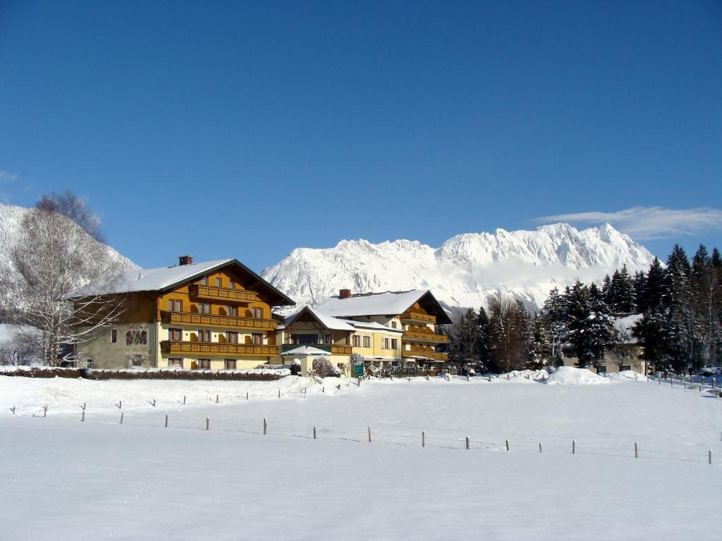 Landhotel Haeuserl Im Wald Грьобминг Екстериор снимка